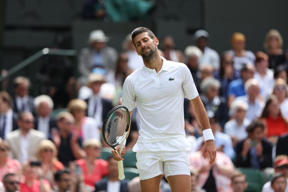 Wimbledon (United Kingdom), 16/07/2023.- Novak Djokovic of Serbia reacts during the Men’s Singles final match against Carlos Alcaraz of Spain at the Wimbledon Championships, Wimbledon, Britain, 16 July 2023. (Tenis, España, Reino Unido) EFE/EPA/NEIL HALL EDITORIAL USE ONLY