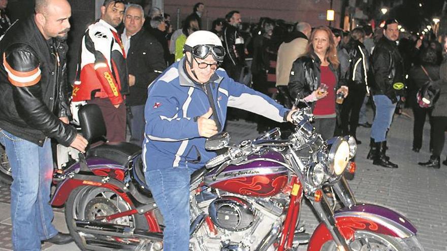 Benicàssim vibra con la visita de 300 motos de todo el país