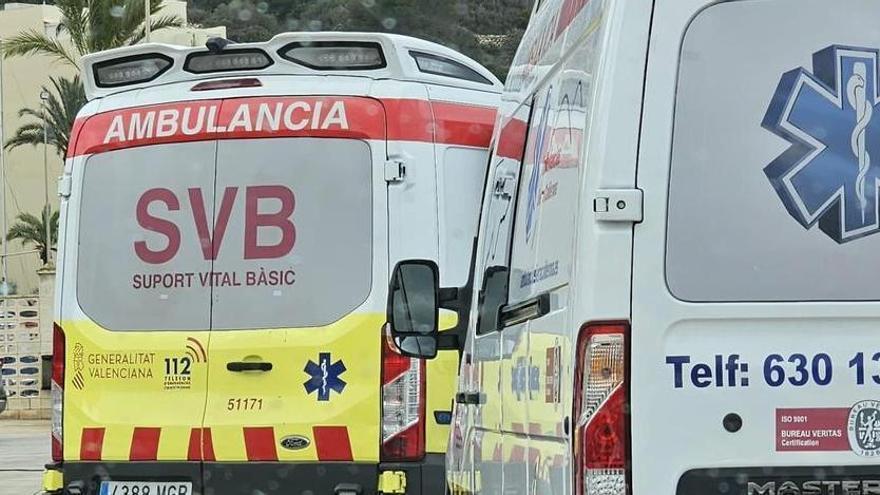 Una pareja de EE UU naufraga con un kayak en Calp y logra, tras 40 minutos en el agua, hacerse ver por una embarcación