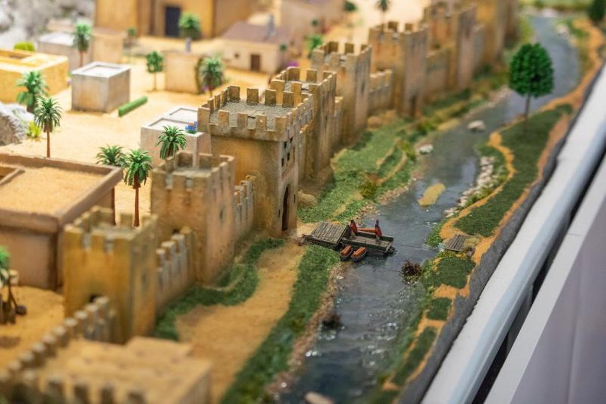 Maqueta de la Orihuela musulmana que se exhibe en el Museo de la Reconquista