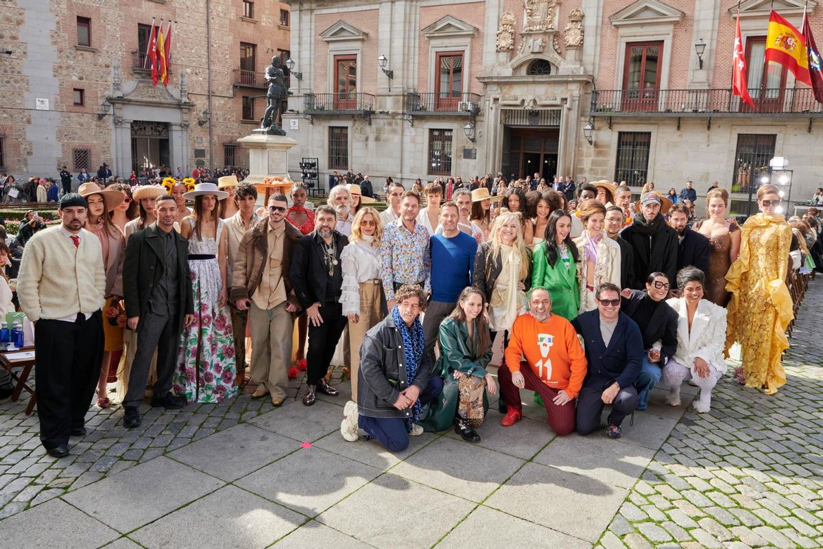 Foto de grupo al acabar el desfile