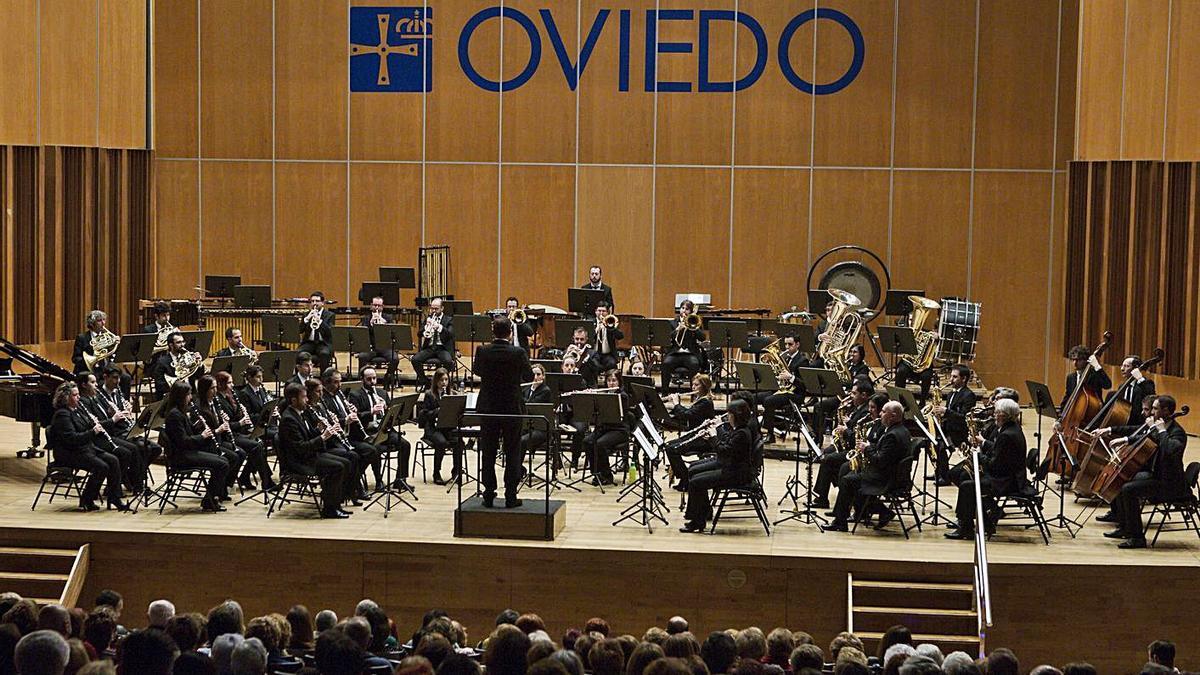 La Banda de Música “Ciudad de Oviedo”, durante una actuación.