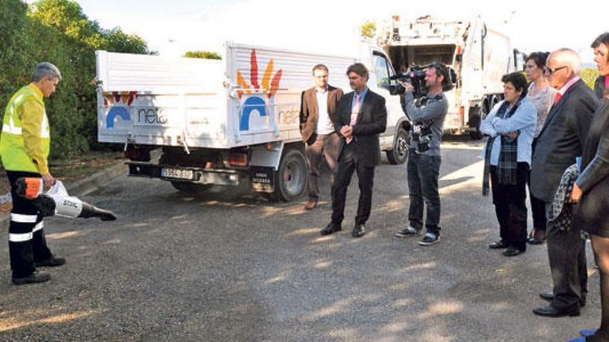 Las nuevas máquinas eléctricas fueron presentadas ayer por las autoridades municipales.