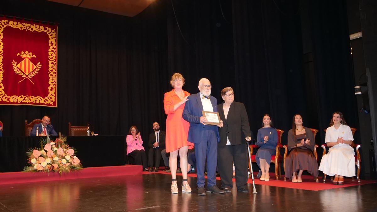 Las imágenes del homenaje a los matrimonios que celebran sus bodas de oro en Vila-real