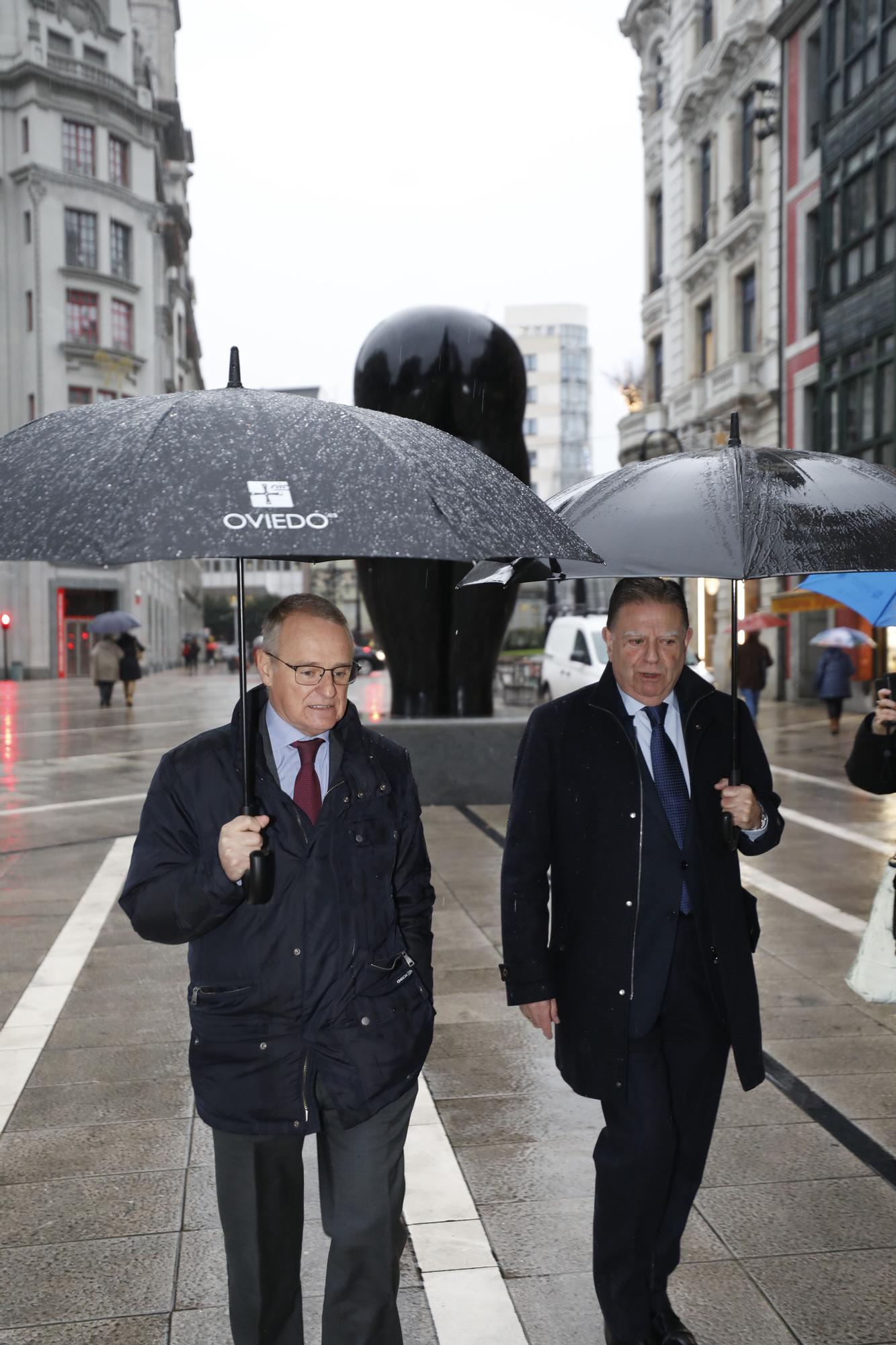 EN IMÁGENES: Diego Canga se entrevista con Alfredo Canteli en Oviedo