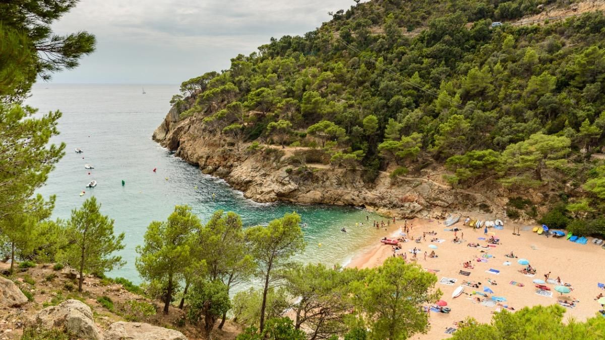 Estas calas turquesas a hora y media de Barcelona están entre las más bonitas de España