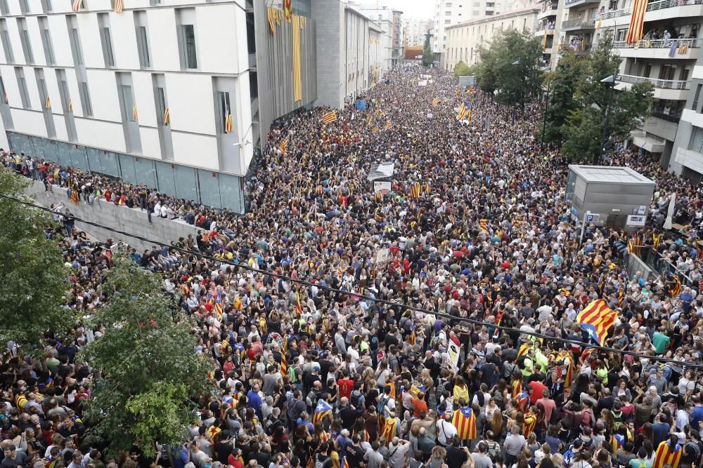 Concentració a la seu de la Generalitat a Girona