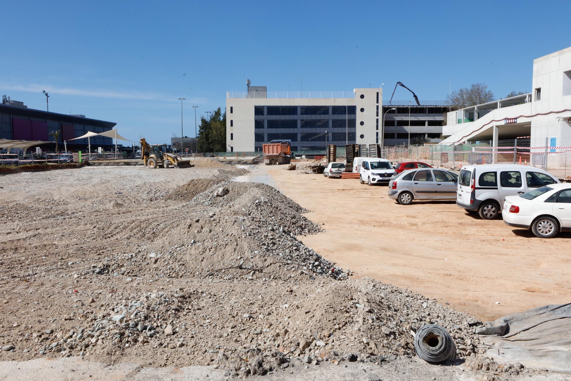 Obras en el aparcamiento del aeropuerto de Ibiza