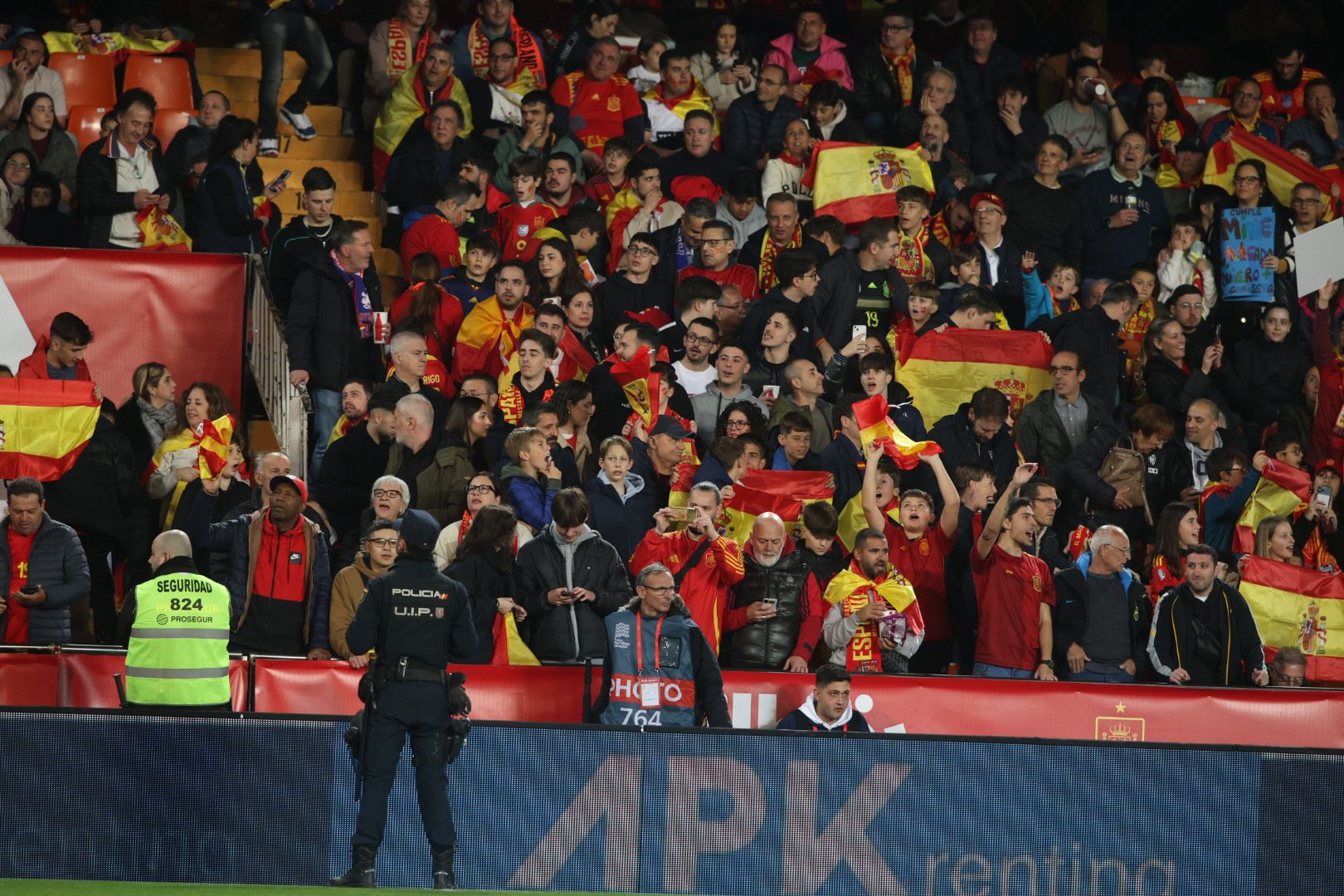 España - Países Bajos: Búscate en la grada de Mestalla