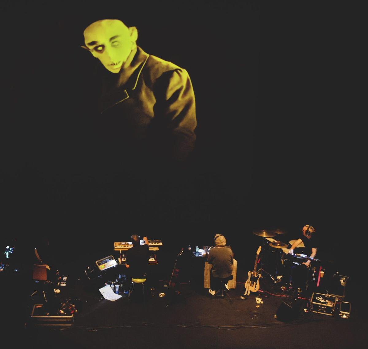 Los Amigos de los Animales  interpretando su banda sonora  de la película ‘Nosferatu’.