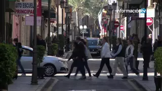 Ocho días entre vallas por las Hogueras en el centro de Alicante