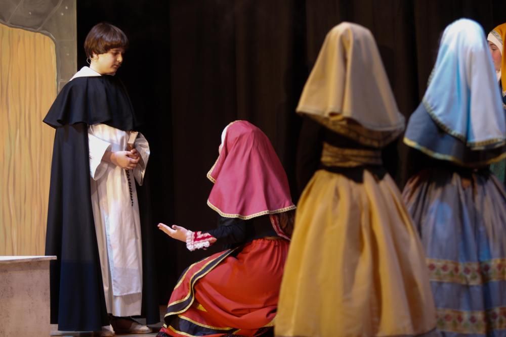 Niños en la representación de los ''Miracles'' de Sant Vicent Ferrer