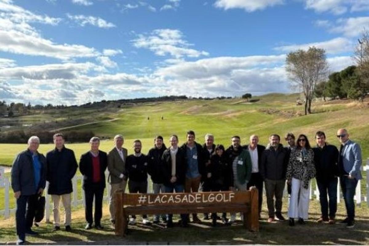 Los medios de comunicaciòn, con SPORT entre ellos, acudió al Centro Nacional para participar en la mesa de trabajo
