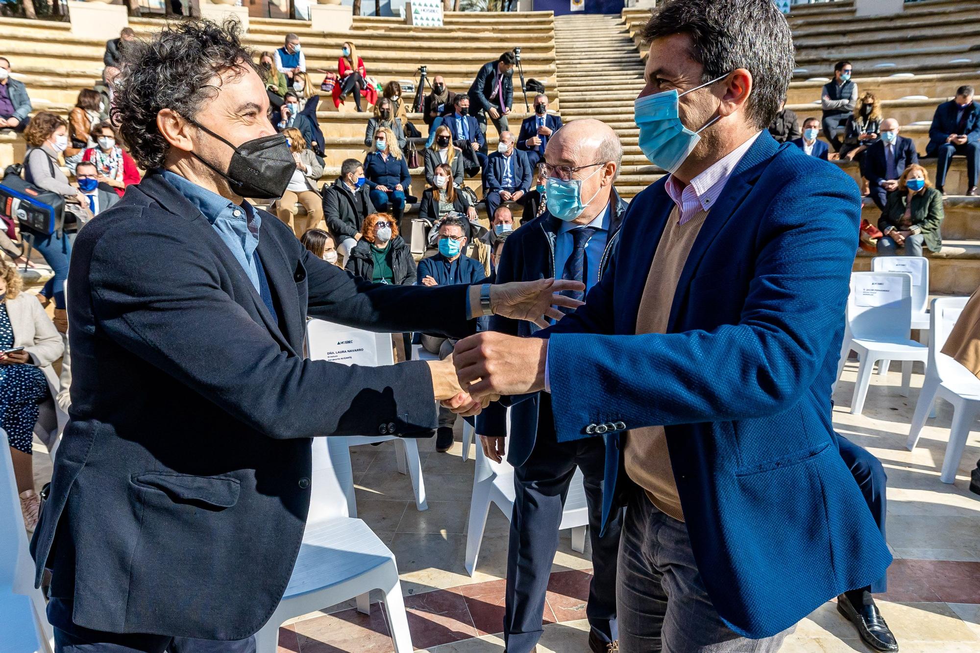 Al encuentro ha asistido el secretario de Turisme Comunitat Valenciana, Francesc Colomer; el presidente de la Diputación, Carlos Mazón; y el alcalde de Benidorm Toni Pérez entre otros representantes institucionales y empresariales.