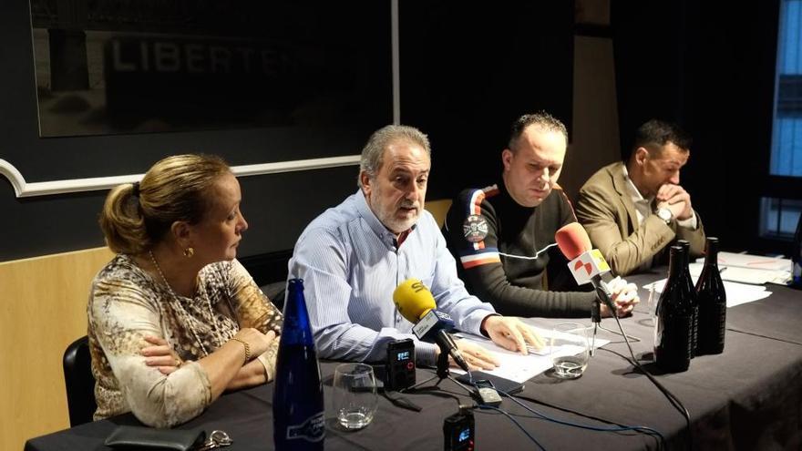 Miembros de la directiva del FS Zamora y el presidente del Comité Regional de Fútbol Sala en la rueda de prensa convocada esta tarde.