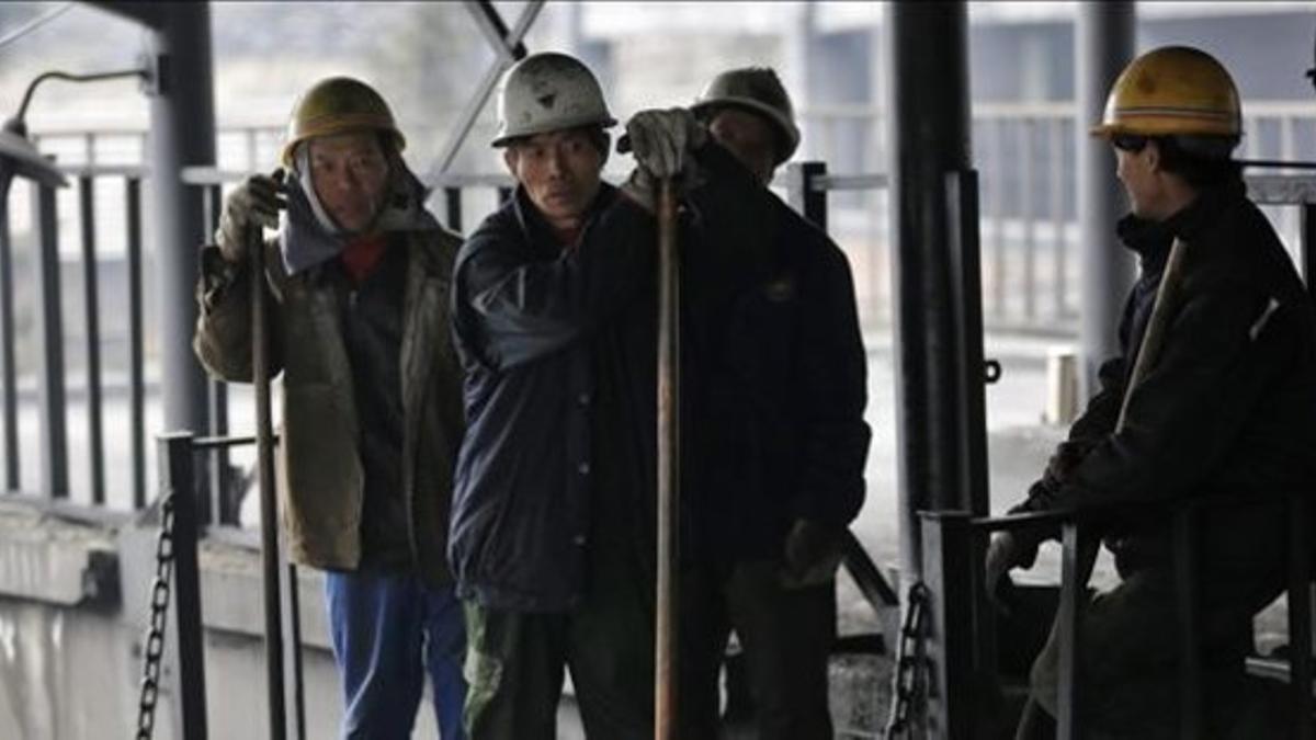 Trabajadores chinos de una mina de carbón, a las afueras de Pekín.