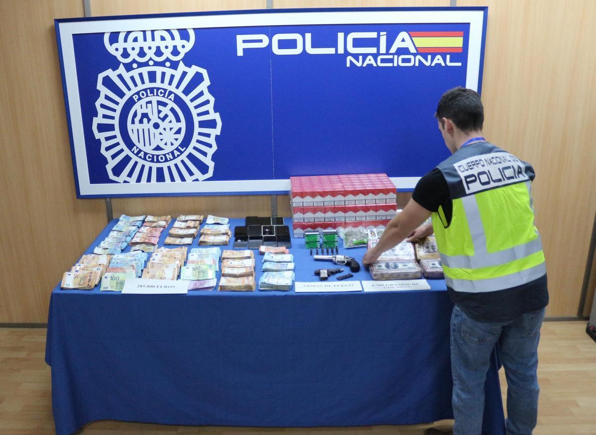 Imagen de archivo del material inacuatado en una operación de la Policía Nacional en el Port de Sagunt.