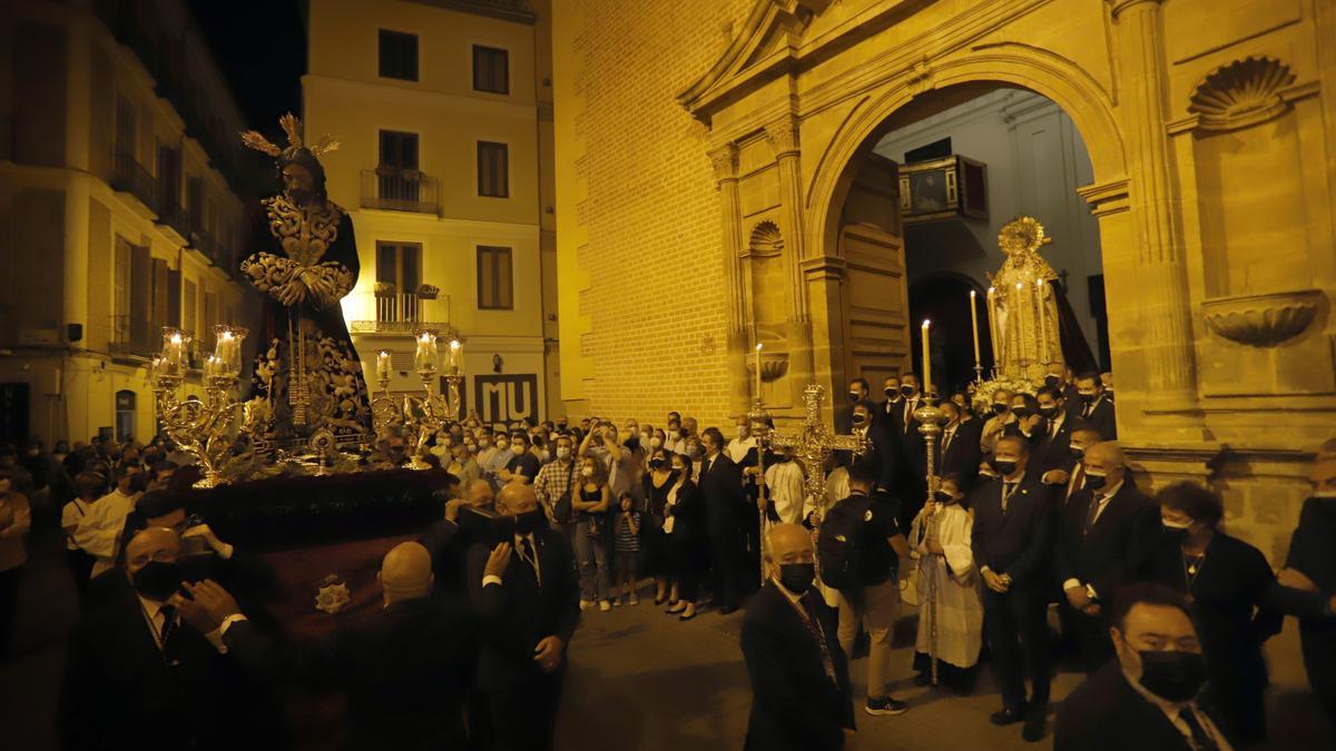 Madrugada de traslados para la veneración 'El Verbo Encarnado' en la Catedral
