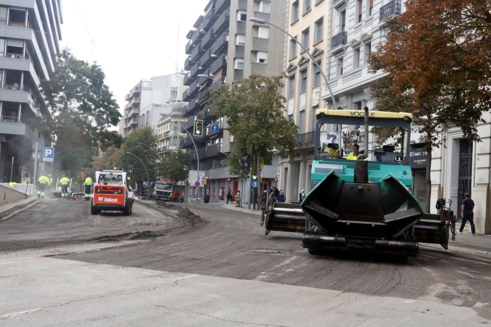 Girona comença a reasfaltar el tram de Jaume I malmès durant els disturbis