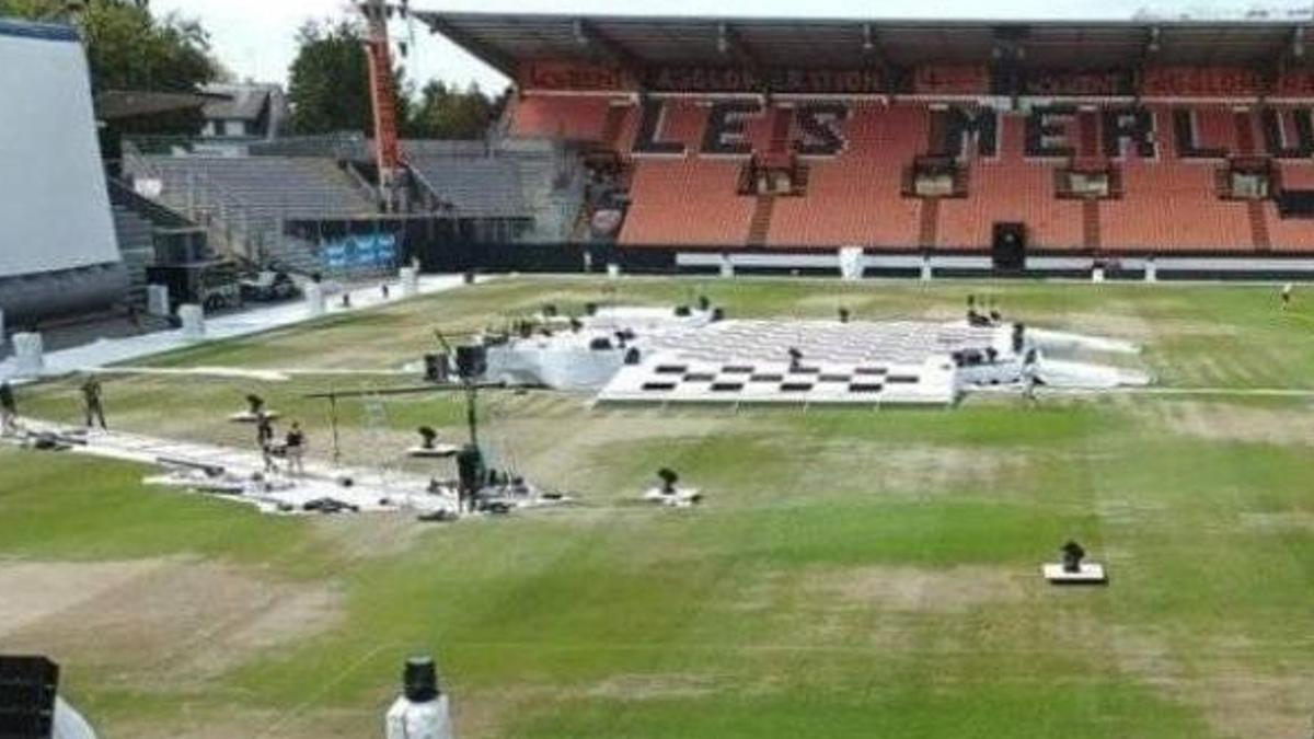 El césped del Stade du Moustoir de Lorient dañado por el Festival Intercéltico