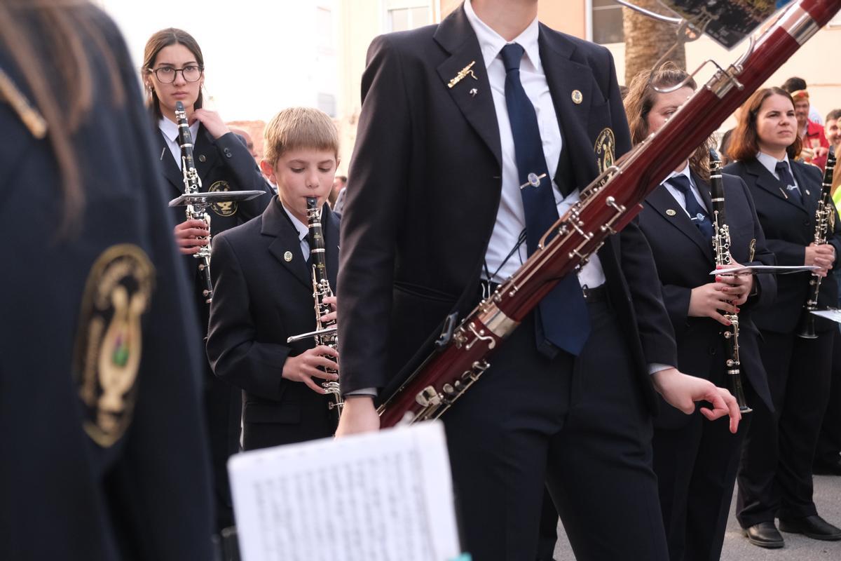 El pasodoble de la euforia abre las fiestas de Petrer