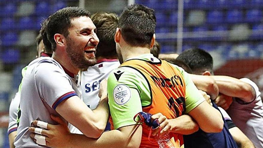 Alegría de los jugadores del Levante UD FS tras ganar al Barça