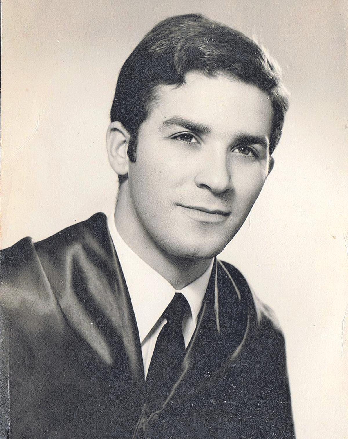 Fotografía de Licenciado en Matemáticas, en 1969, del profesor Luis Balbuena.