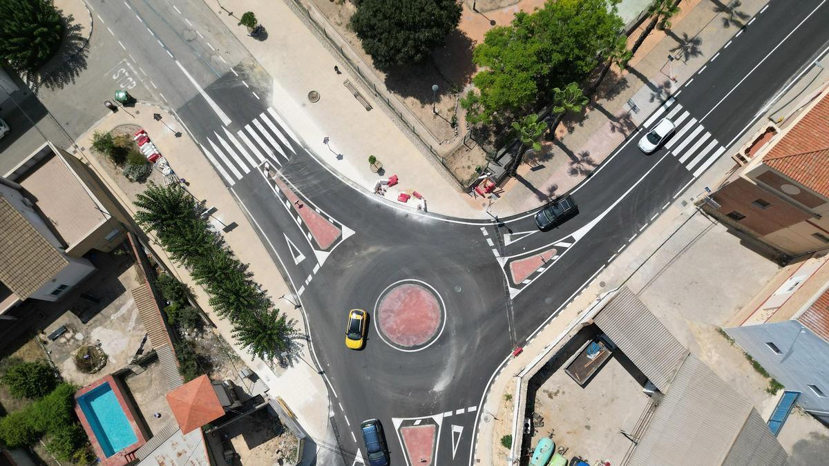 Nueva glorieta en la carretera CV-424 en Godelleta.