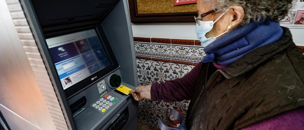 Cajero en un municipio de interior.