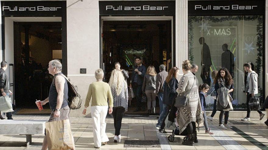 Los grandes locales de la calle Larios están casi todos ocupados por grandes cadenas.