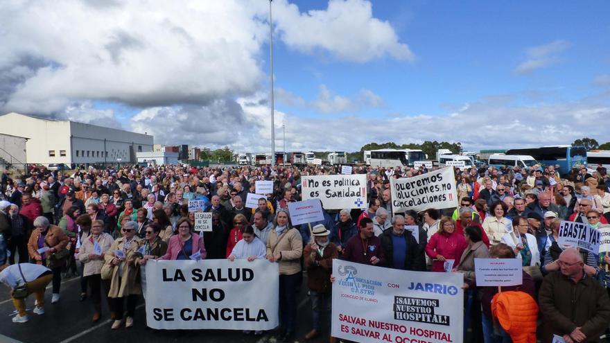 Centenares de personas vuelven a manifestarse en defensa del hospital de Jarrio: &quot;Atraviesa el peor momento de su historia&quot;