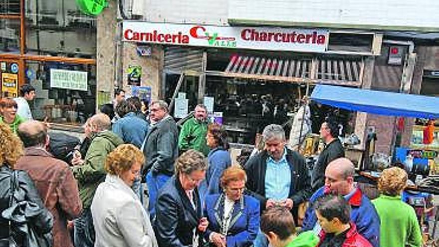 El mercado del trueque del año pasado, en la plaza San José de Laviana.