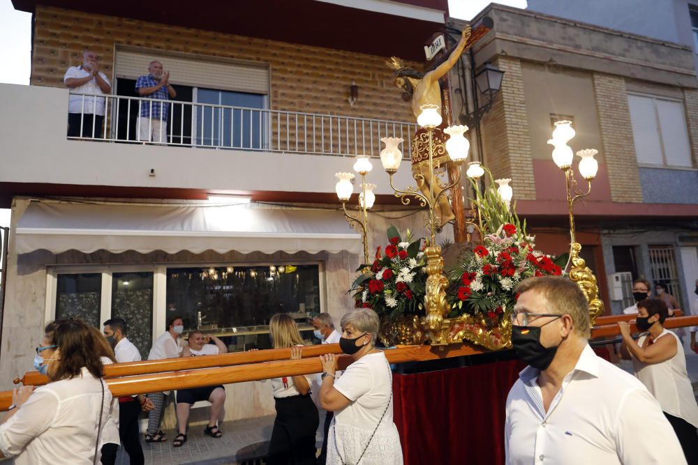 Procesión en la calle del Cristo de la Salud del Palmar