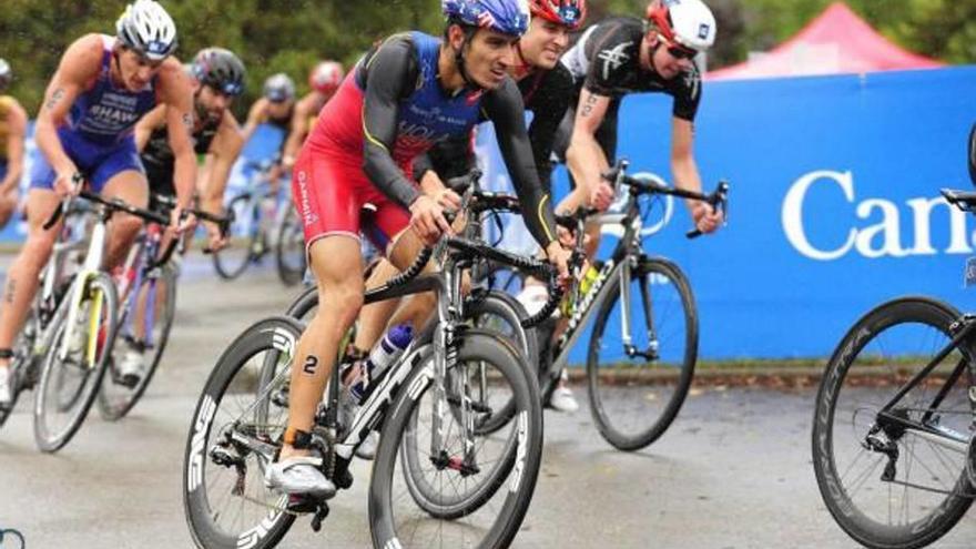 Mario Mola, durante el sector ciclista en Edmonton.