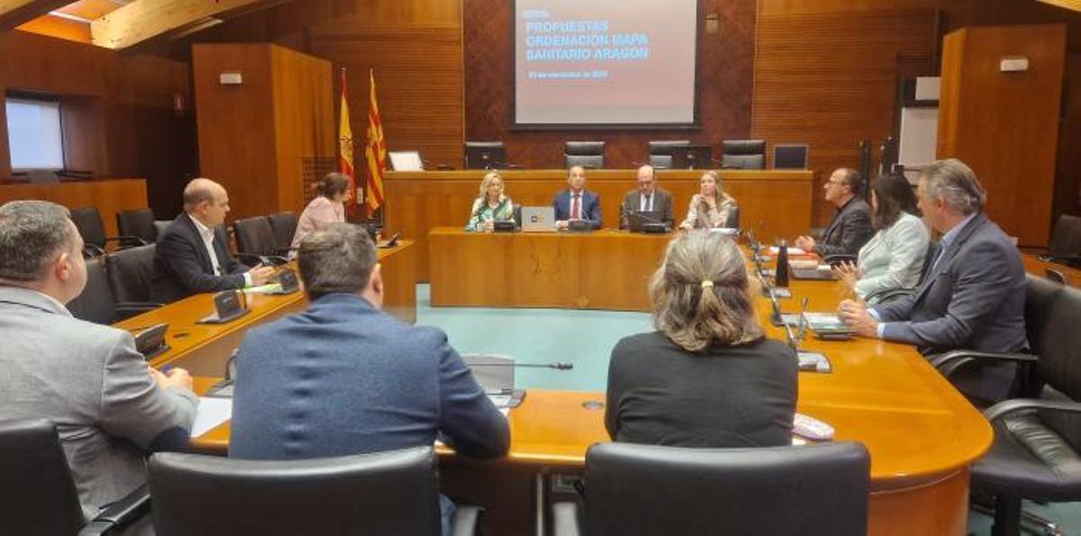 Reunión del consejero Bancalero con representantes de los grupos parlamentarios en las Cortes de Aragón.