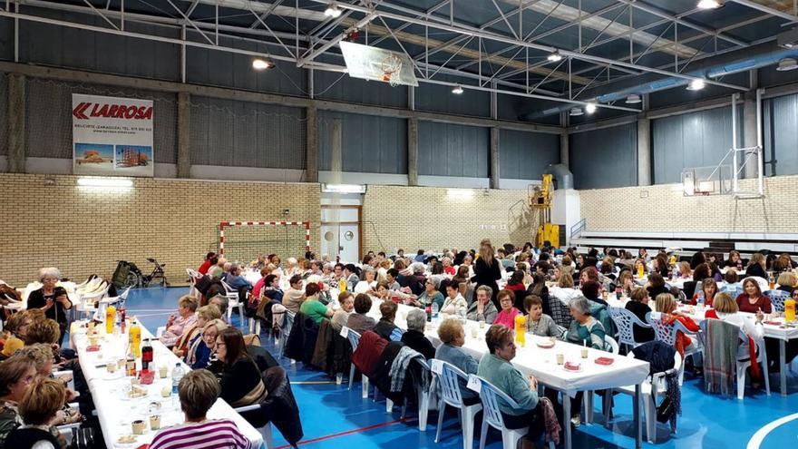 Reunión de mujeres en Belchite con motivo de la celebración de Santa Águeda. | SERVICIO ESPECIAL