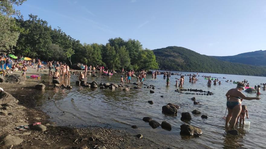 El Lago de Sanabria, hasta la bandera durante la cuarta ola de calor