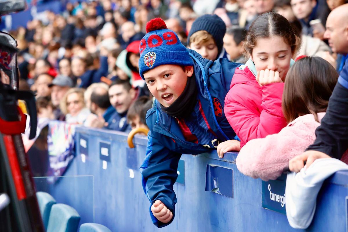 Entrenamiento a puertas abiertas del Levante UD