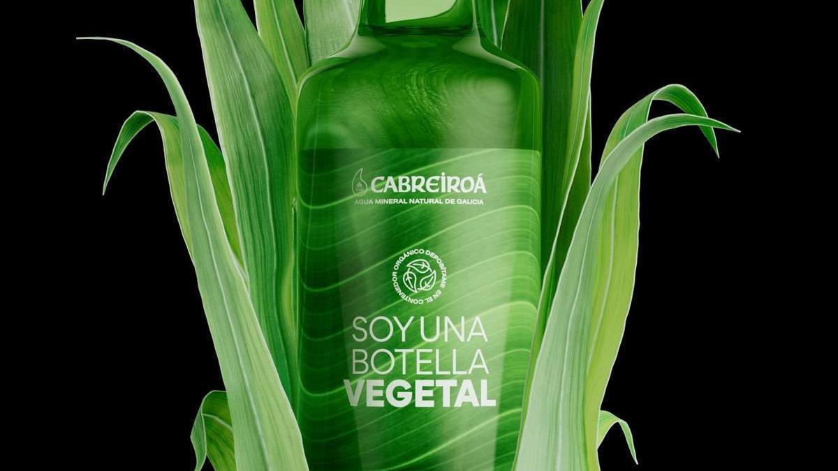 Envase de la nueva botella de Cabreiroá 100% compostable, biodegradable y de origen vegetal de España