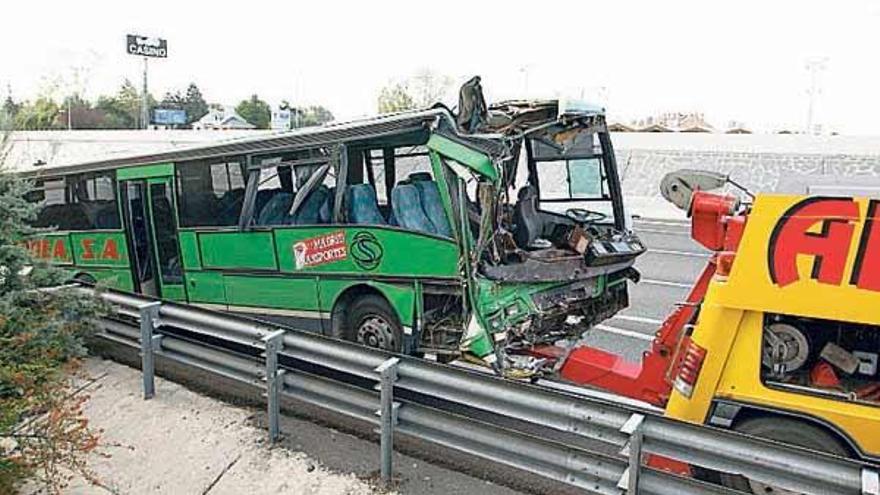 Estado en el que quedó el autobús siniestrado en Torrelodones.