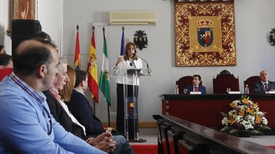 Díaz anuncia la rehabilitación del Ayuntamiento con 4,3 millones