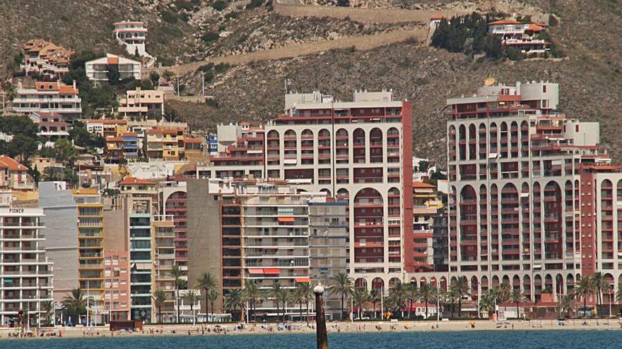 Edificios de apartamentos en Cullera. | VICENT M. PASTOR