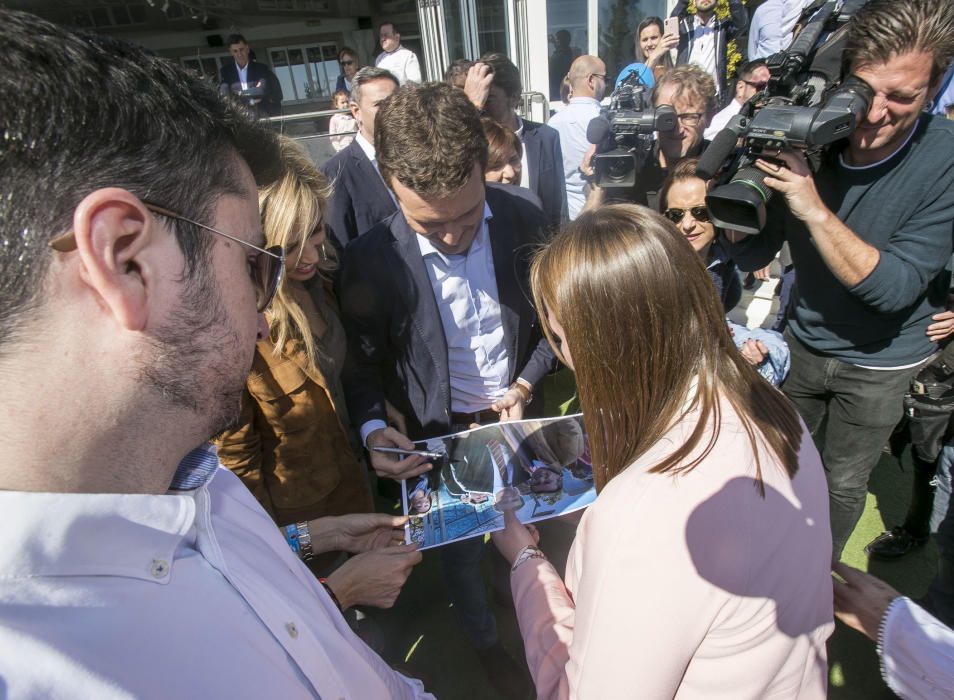 Casado propone en Alicante que todas las oposiciones se desarrollen en castellano.