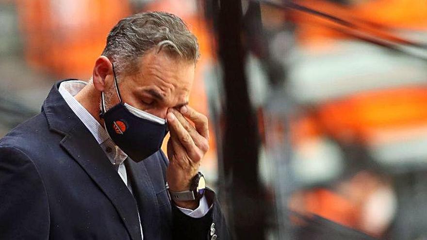 Víctor Luengo rompe a llorar en La Fonteta en el descanso del partido de Euroliga