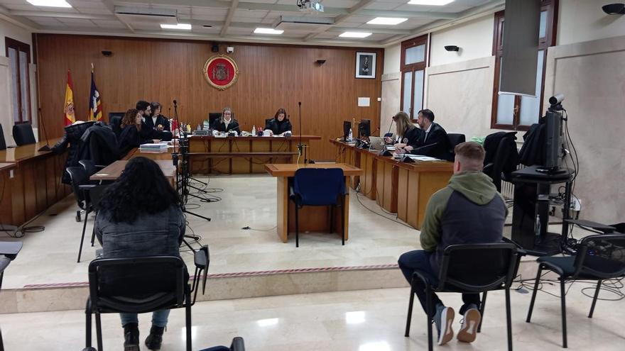 Juicio a una pareja de Mallorca por violar a la hija de ella cuando tenía siete años