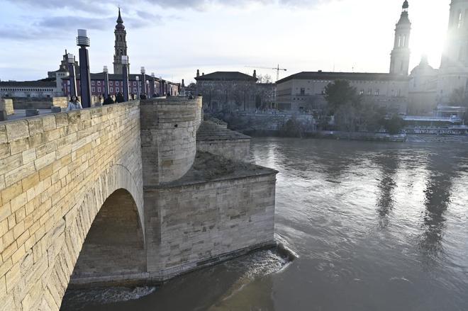 En imágenes I Así están los ríos a su paso por Zaragoza
