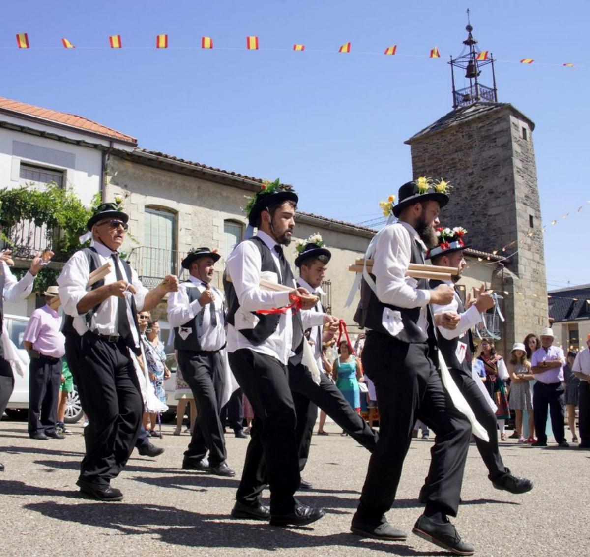 Danza de los pauliteiros en Alcañices. | Ch. S.