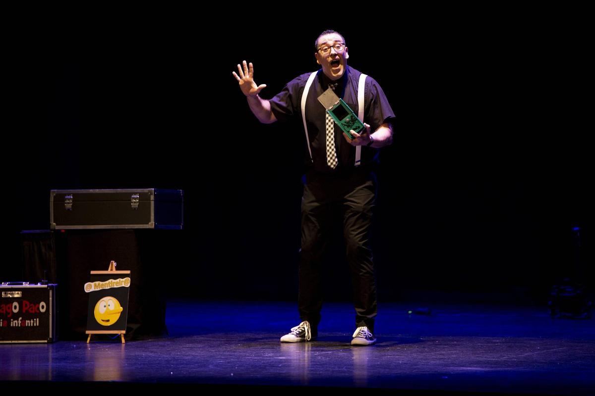 Galería | Finaliza el festival de magia de Cáceres con O Mago Paco Galería | Finaliza el festival de magia de Cáceres con O Mago Paco