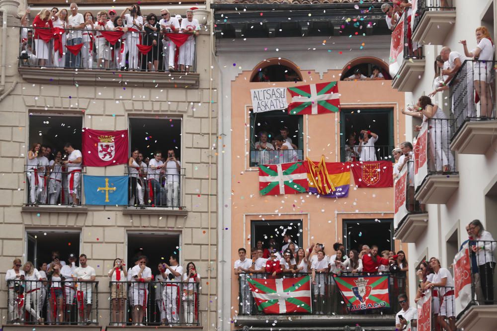 El chupinazo ha dado comienzo a los Sanfermines.