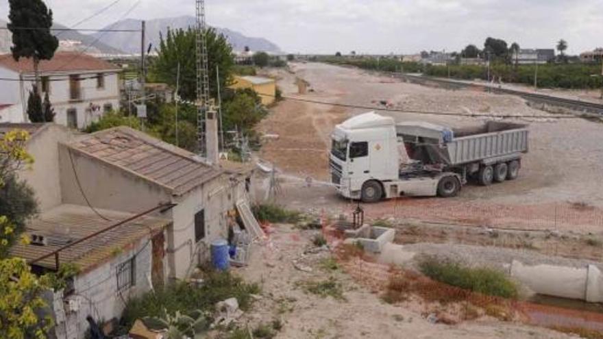 Las obras del Ave llevarán diez mil camiones a Desamparados y movilizan a los vecinos